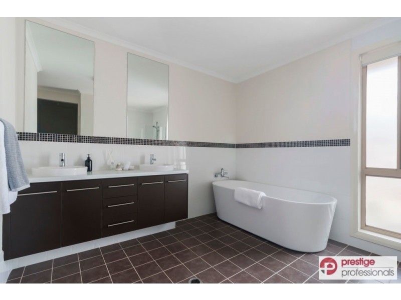 16 Fairway Close, Moorebank NSW 2170