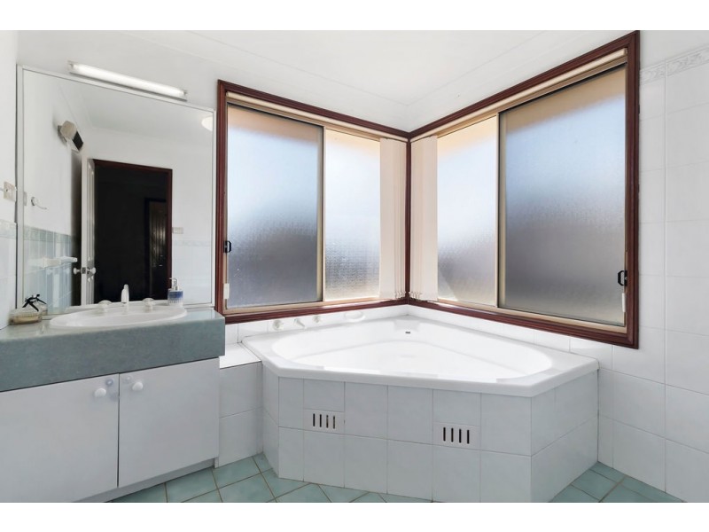 2 Quamby Court, Wattle Grove NSW 2173