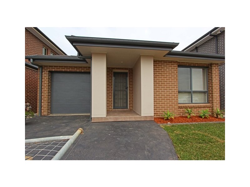 27 Vogue Avenue, Moorebank NSW 2170