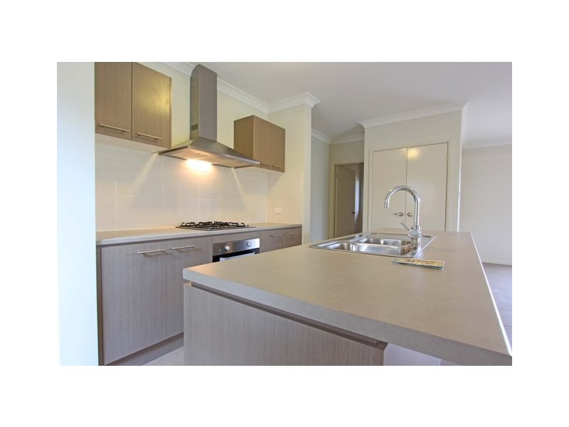 27 Vogue Avenue, Moorebank NSW 2170