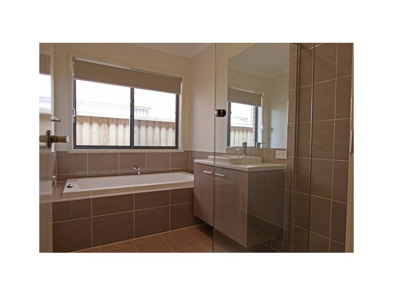 27 Vogue Avenue, Moorebank NSW 2170