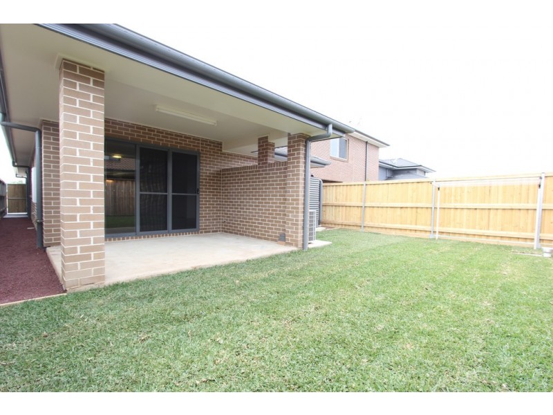 27 Vogue Avenue, Moorebank NSW 2170