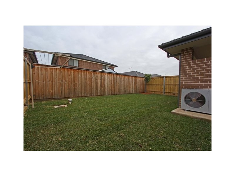 27 Vogue Avenue, Moorebank NSW 2170