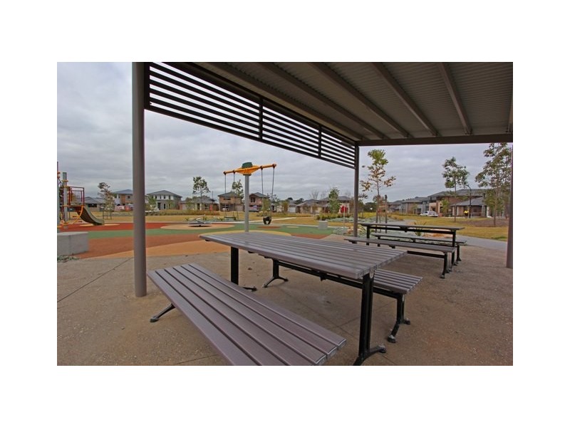 27 Vogue Avenue, Moorebank NSW 2170