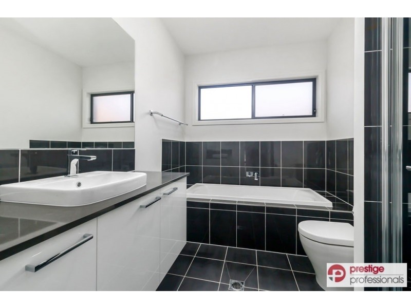 7 Ancura Court, Wattle Grove NSW 2173