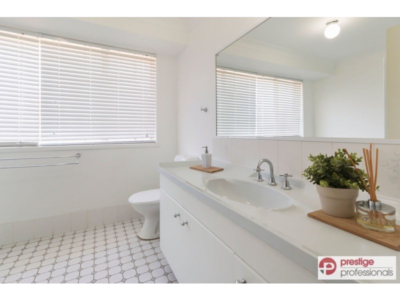 44 Daintree Drive, Wattle Grove NSW 2173