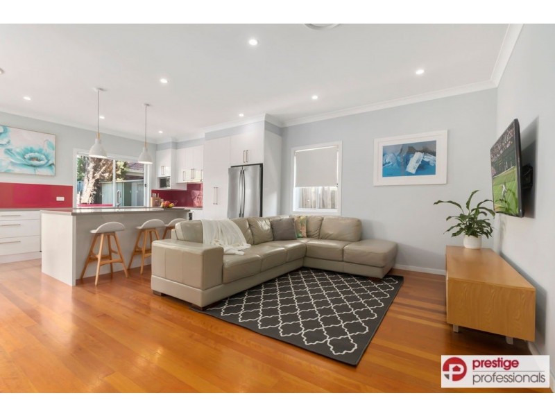 18 Delfin Drive, Wattle Grove NSW 2173