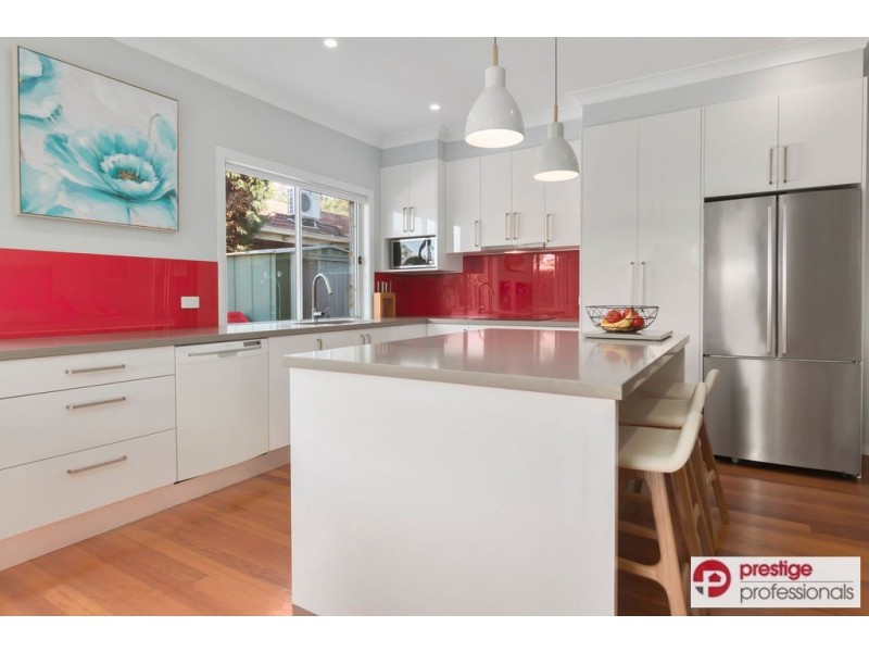 18 Delfin Drive, Wattle Grove NSW 2173