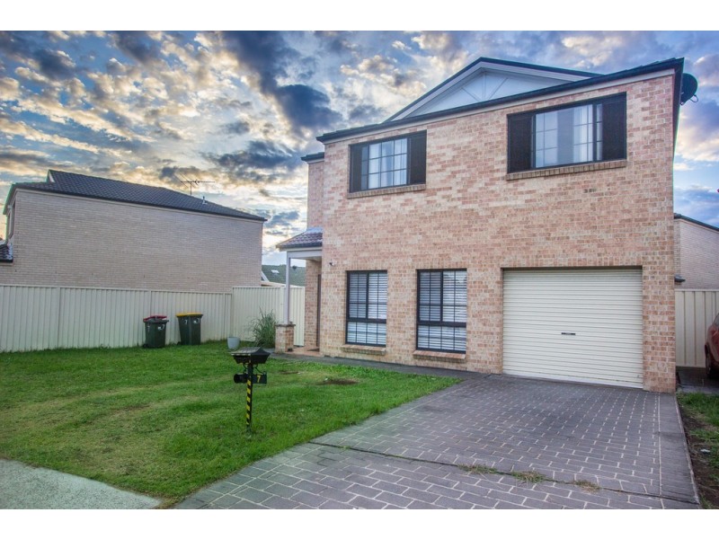 7 Pine Road, Casula NSW 2170