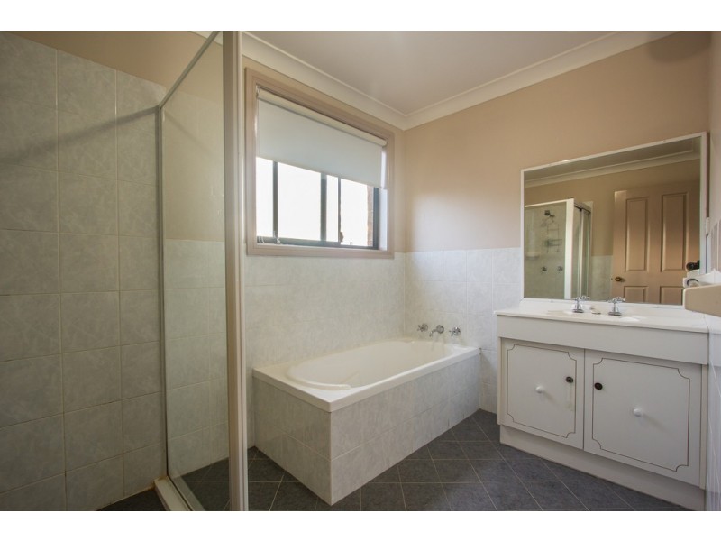 7 Pine Road, Casula NSW 2170