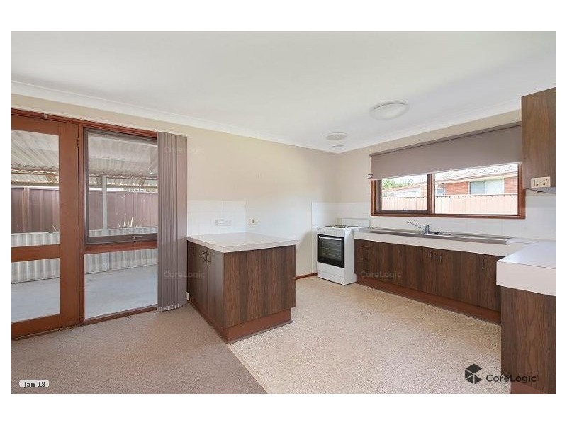 2 Holly Avenue, Chipping Norton NSW 2170