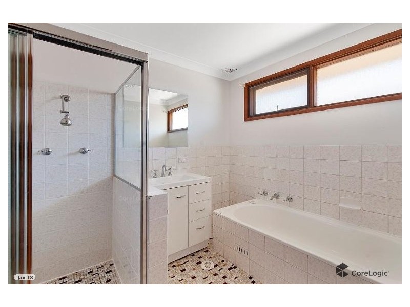 2 Holly Avenue, Chipping Norton NSW 2170