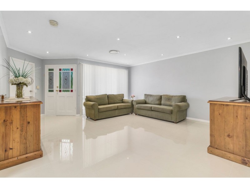 15 Quamby Court, Wattle Grove NSW 2173