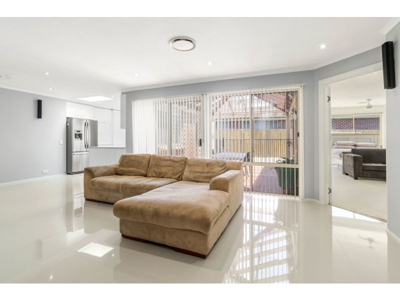 15 Quamby Court, Wattle Grove NSW 2173