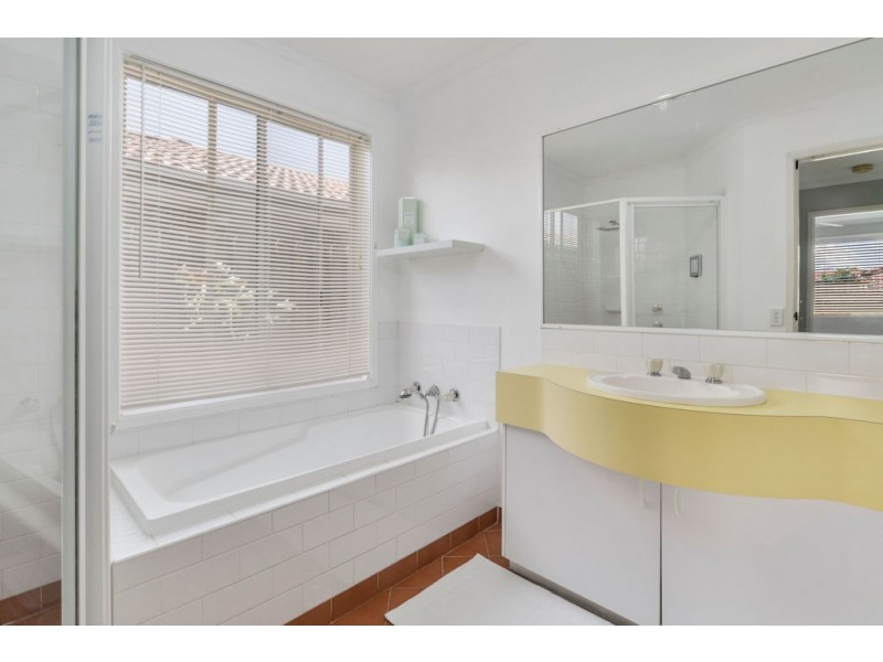 15 Quamby Court, Wattle Grove NSW 2173