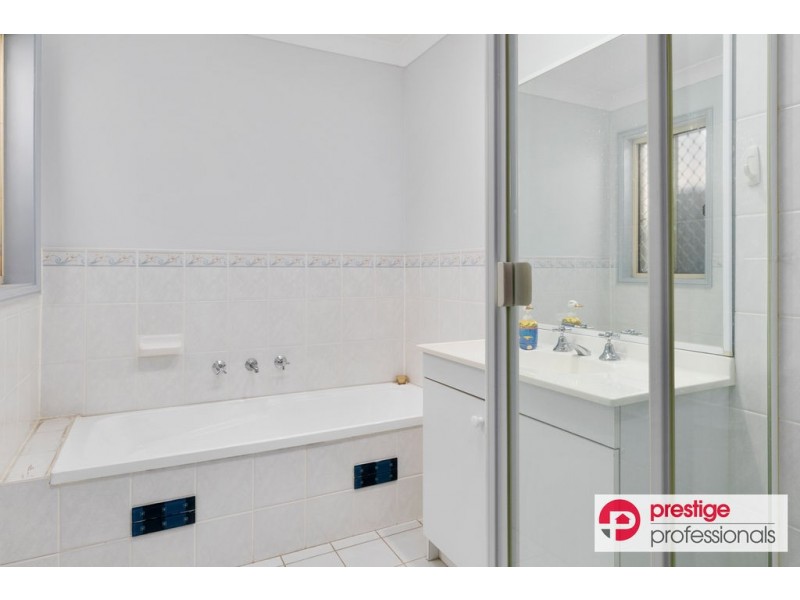 10 Sandover Court, Wattle Grove NSW 2173