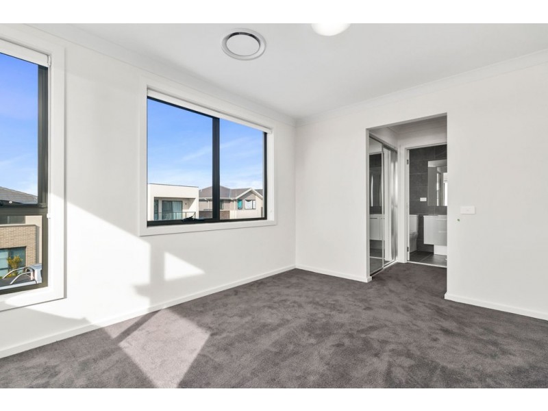 32 Boniwell Road, Moorebank NSW 2170