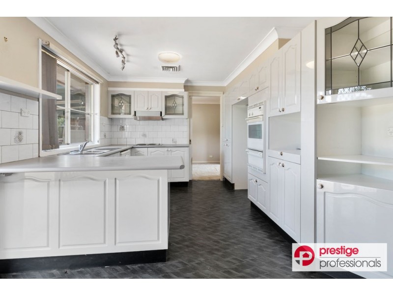 4 Cosford Close, Chipping Norton NSW 2170