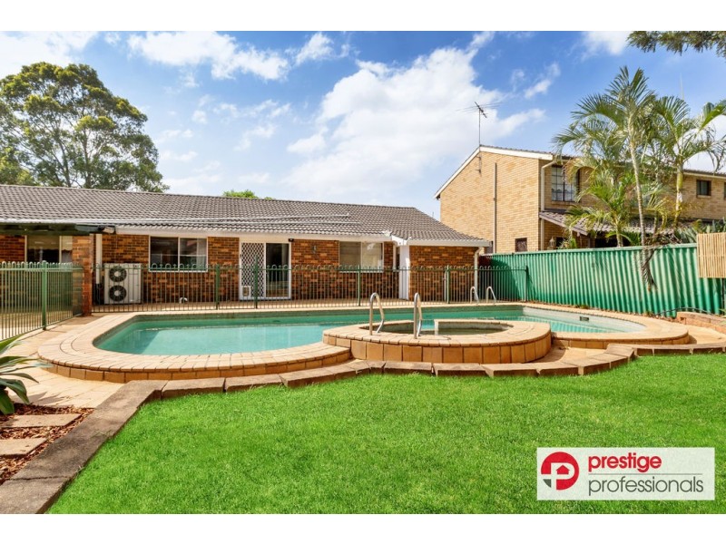 4 Cosford Close, Chipping Norton NSW 2170
