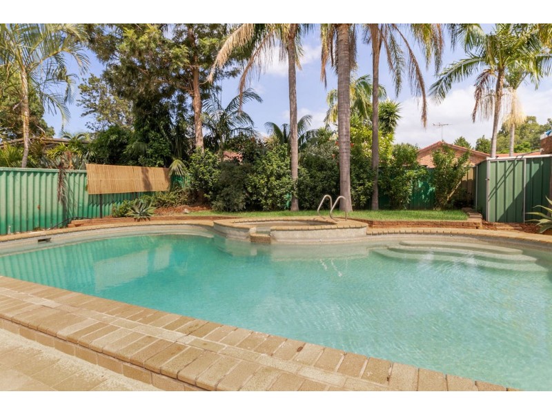 4 Cosford Close, Chipping Norton NSW 2170