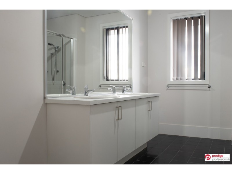 17 Hoy Street, Moorebank NSW 2170