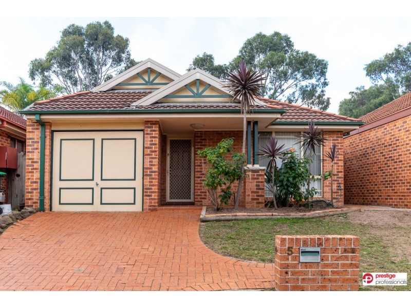 5 Yarran Court, Wattle Grove NSW 2173