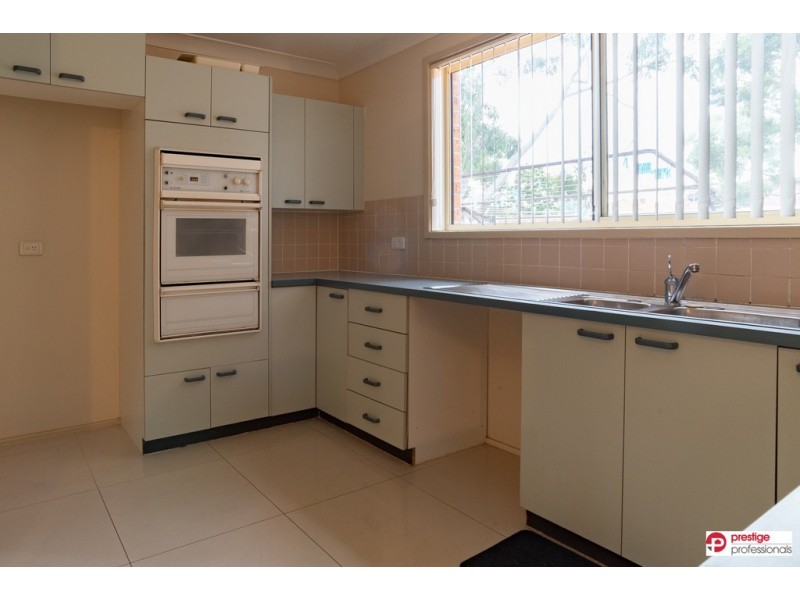 5 Yarran Court, Wattle Grove NSW 2173