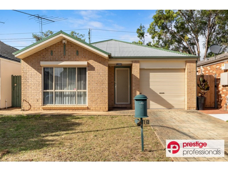 10 Sandover Court, Wattle Grove NSW 2173