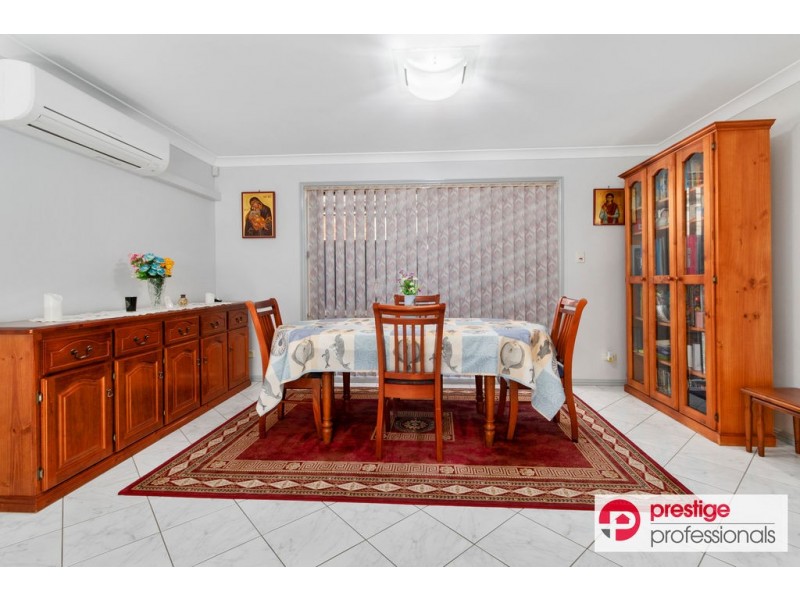 10 Sandover Court, Wattle Grove NSW 2173