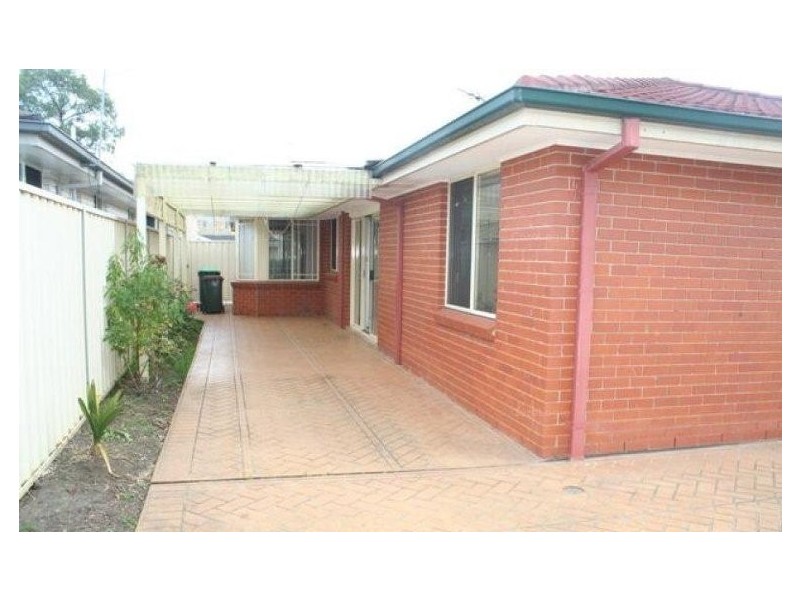 33 Ellesmere Court, Wattle Grove NSW 2173