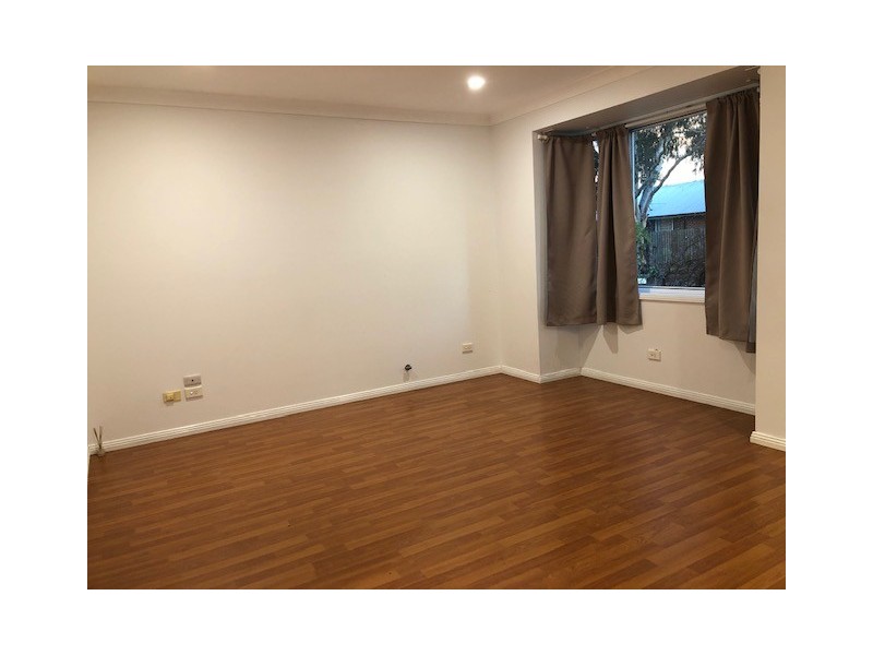 31 Wombeyan Court, Wattle Grove NSW 2173