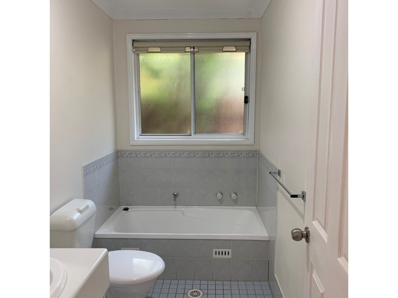 31 Wombeyan Court, Wattle Grove NSW 2173