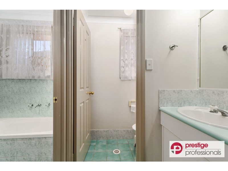 16 Kinchega Court, Wattle Grove NSW 2173