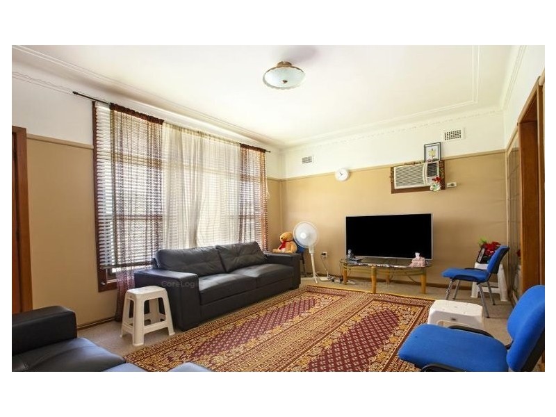 132 Hoxton Park Road, Lurnea NSW 2170