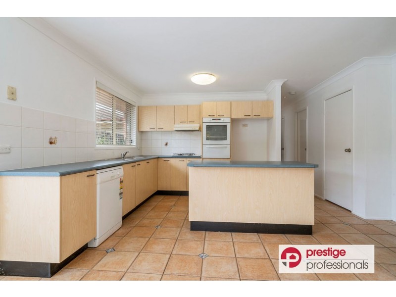 8 Tweed Court, Wattle Grove NSW 2173