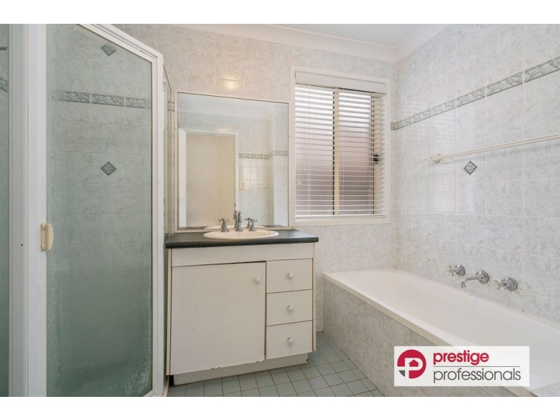 8 Tweed Court, Wattle Grove NSW 2173