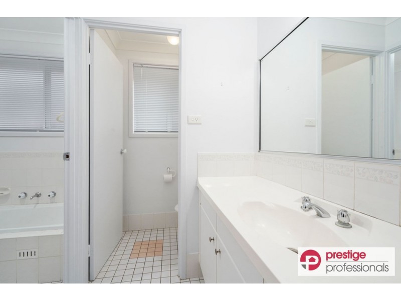 18 Kanangra Court, Wattle Grove NSW 2173