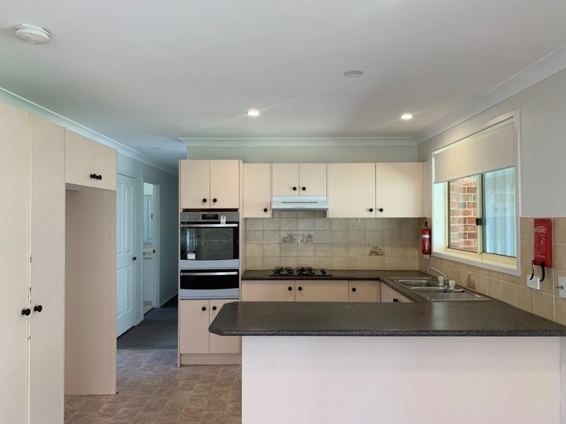 38 Beltana Court, Wattle Grove NSW 2173