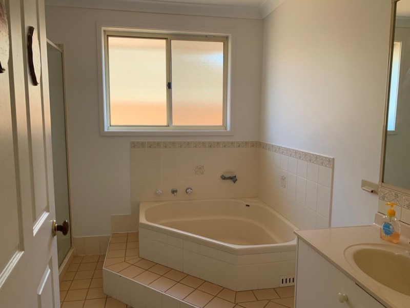 38 Beltana Court, Wattle Grove NSW 2173