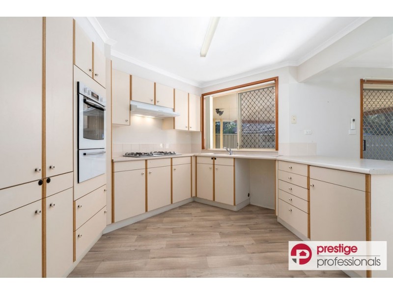 8 Bibury Close, Chipping Norton NSW 2170