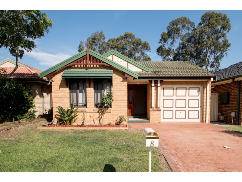 8 Clarendon Court, Wattle Grove NSW 2173