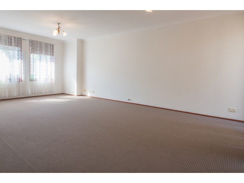 8 Clarendon Court, Wattle Grove NSW 2173
