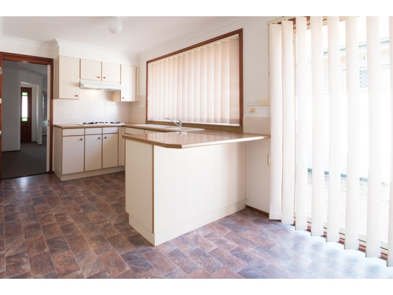 8 Clarendon Court, Wattle Grove NSW 2173