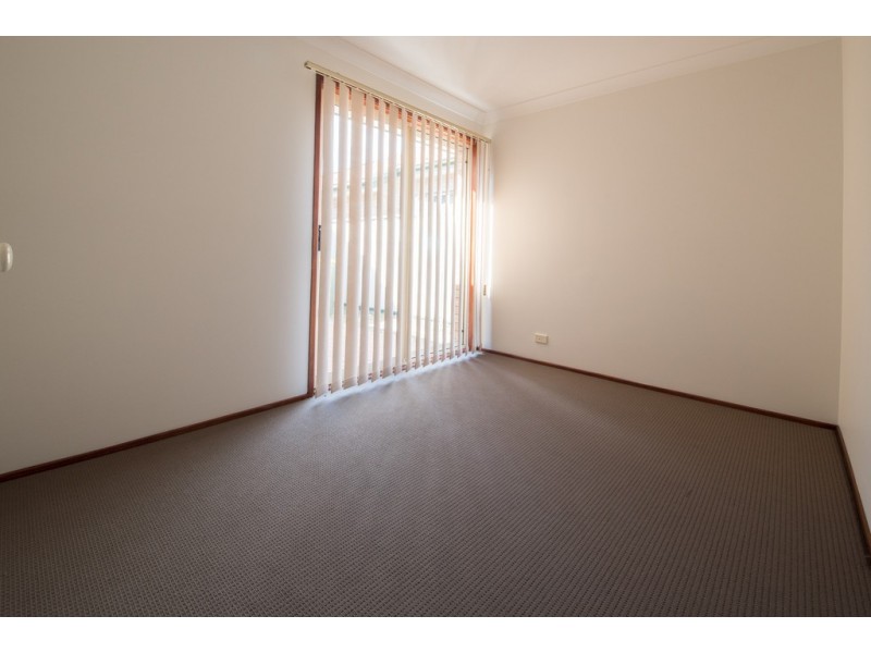 8 Clarendon Court, Wattle Grove NSW 2173