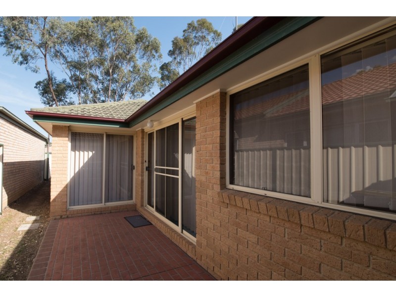 8 Clarendon Court, Wattle Grove NSW 2173