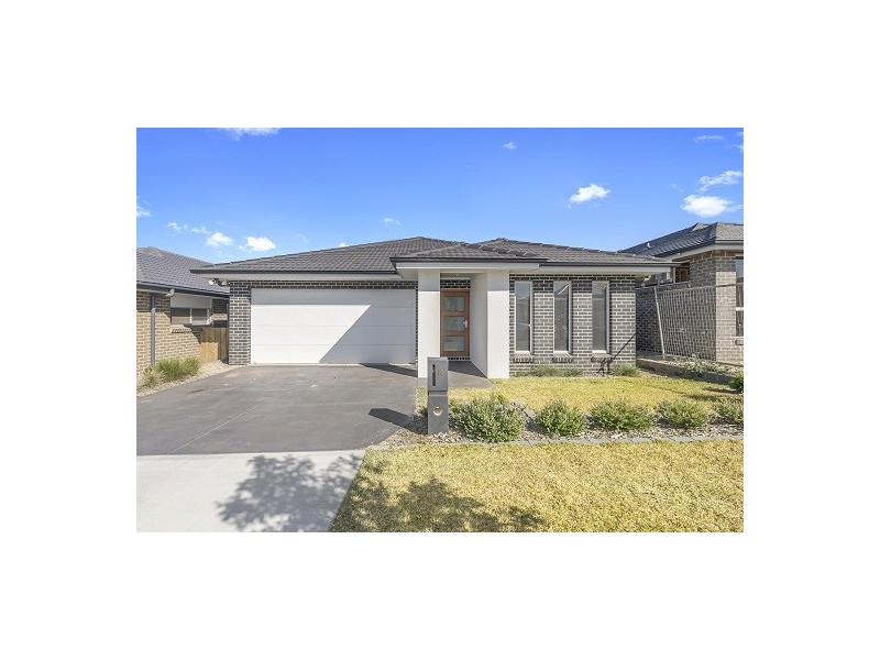 40 Lowndes Drive, Oran Park NSW 2570
