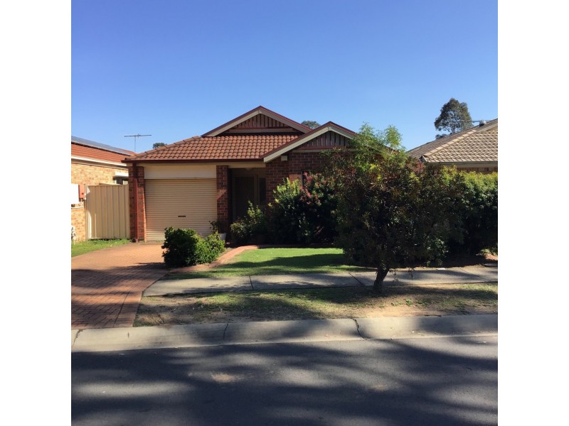 11 Somercotes Court, Wattle Grove NSW 2173