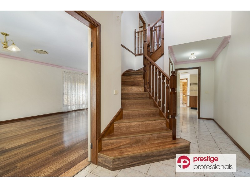 22 Castle Rock Court, Wattle Grove NSW 2173