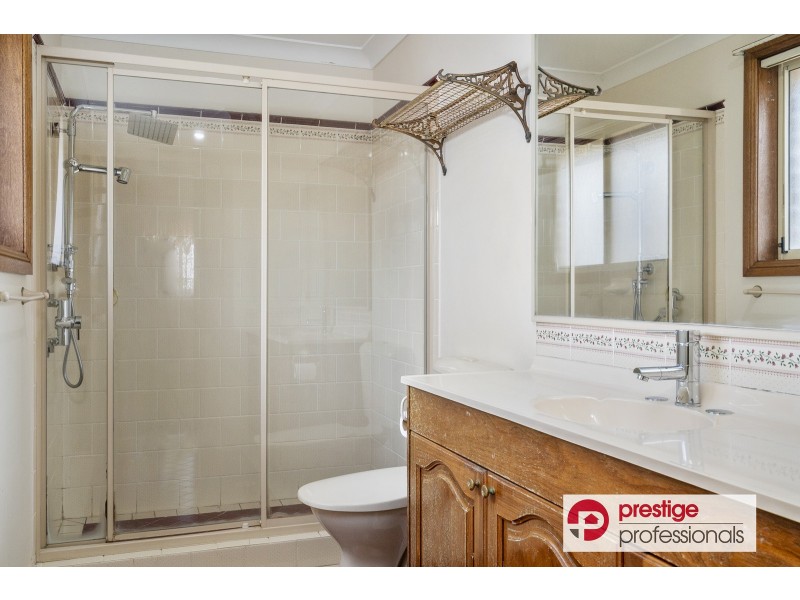 22 Castle Rock Court, Wattle Grove NSW 2173