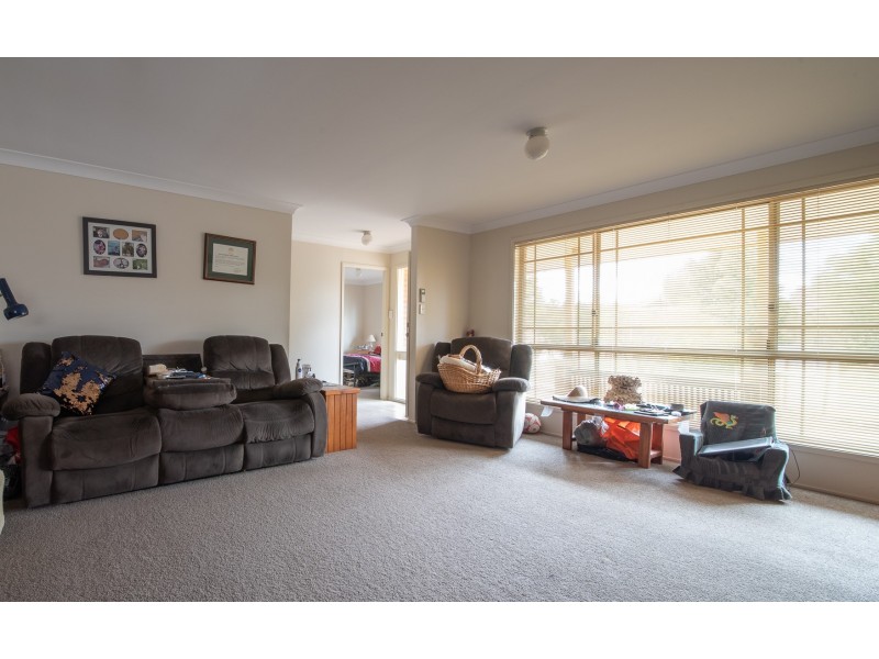 40 Banyule Court, Wattle Grove NSW 2173